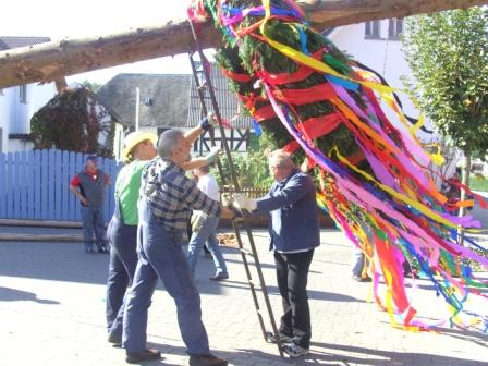 http://www.steinefrenz.de/media/Gemeinde/Micke-Kirmes/Kirmesbaumstellen/Kirmesbaumstellen 2008 062.jpg